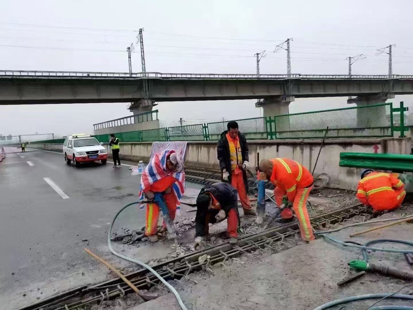 万源桥梁伸缩缝抢修料